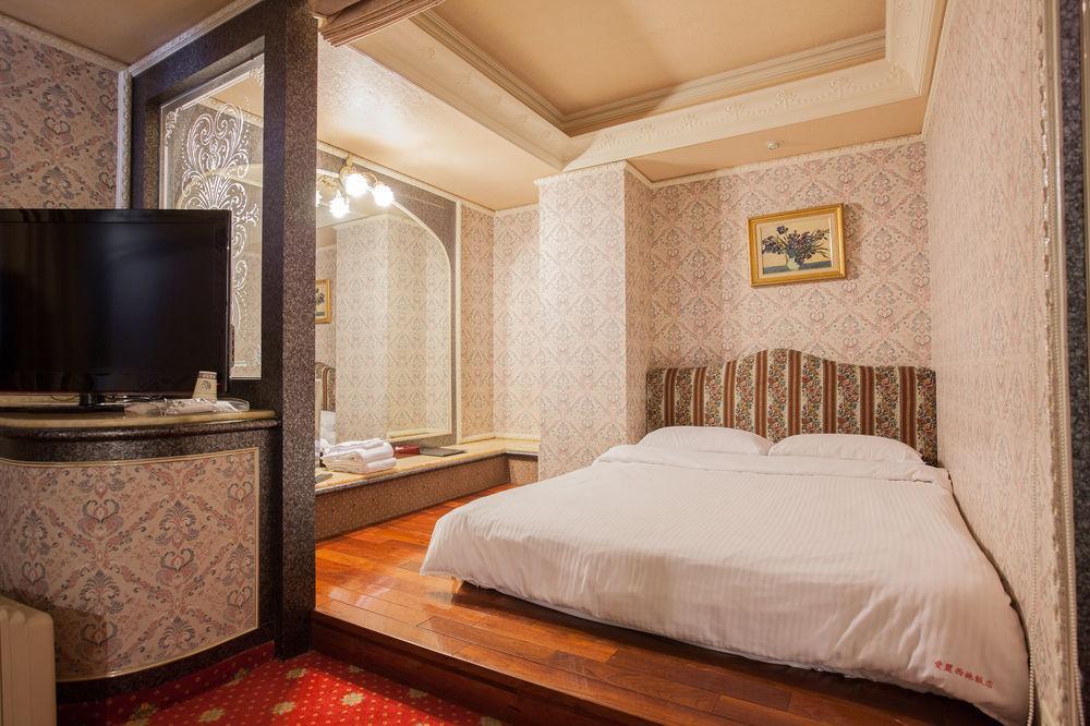 Mila Hotel Taichung Exterior photo