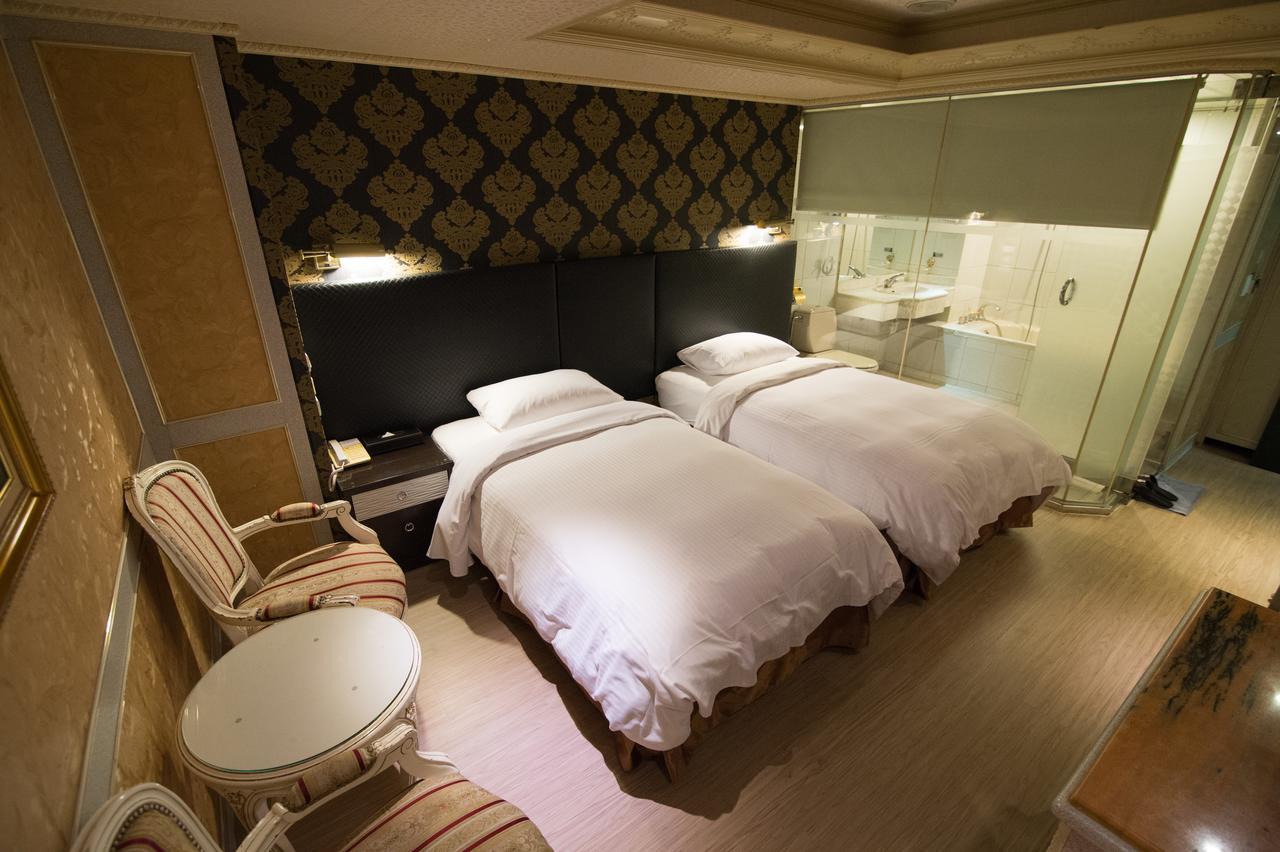 Mila Hotel Taichung Exterior photo