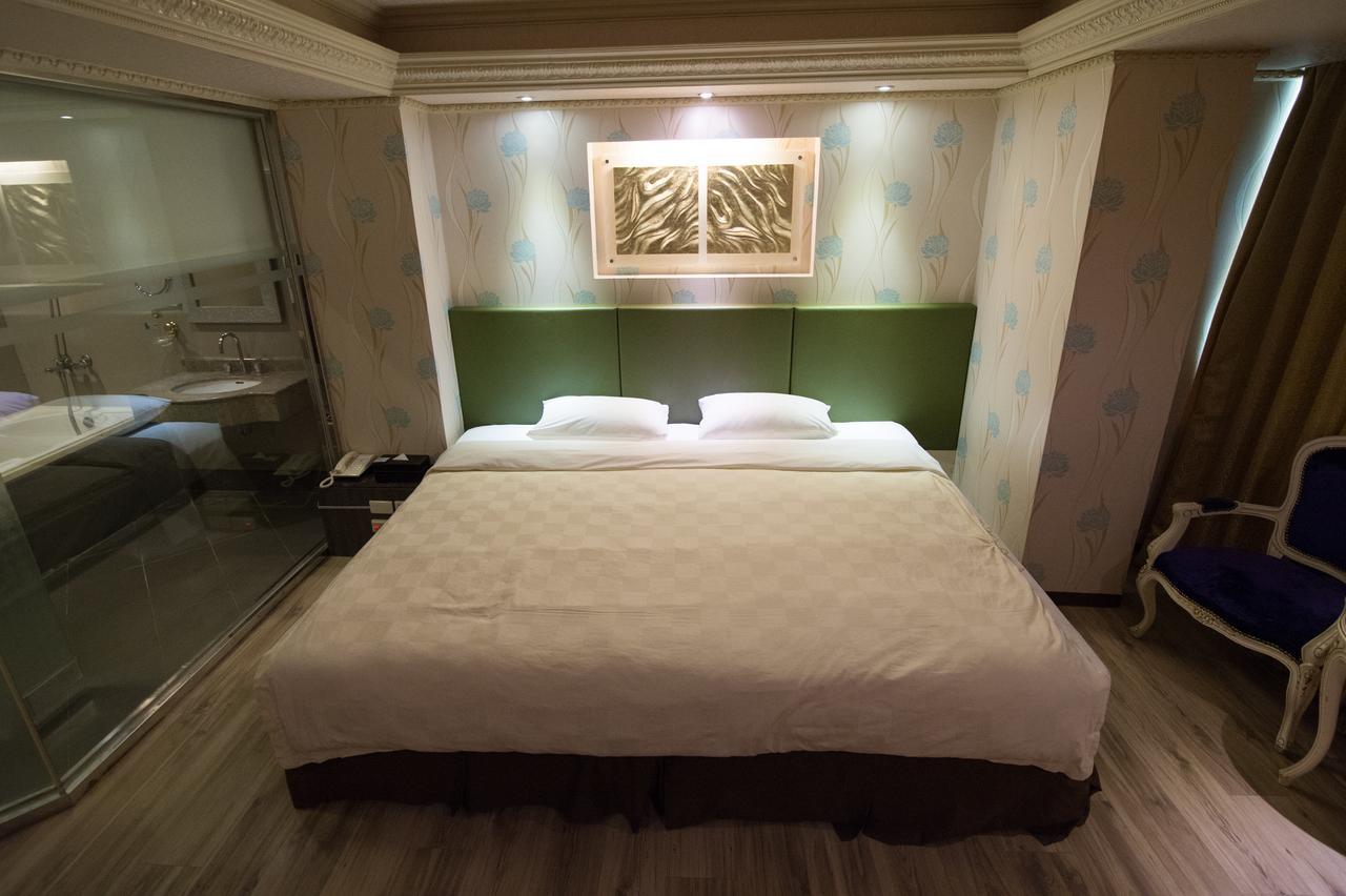Mila Hotel Taichung Exterior photo