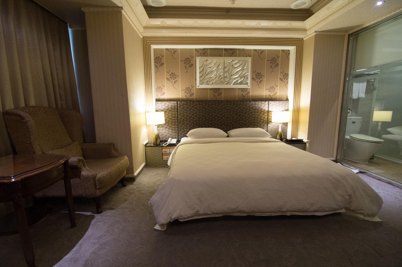 Mila Hotel Taichung Exterior photo